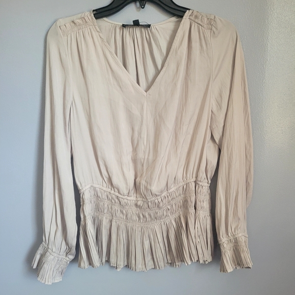 NWT $68 Catherine Malandrino Beige Ruffle Top Size M - Picture 1 of 13
